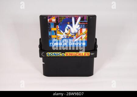 Sega Mega Drive Patronen, Sonic das Hedgehog 3 in Sonic und Knöchel eingesetzt. Stockfoto