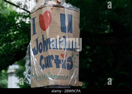 Portland, USA. Mai 2020. Vernagelt Fenster und bemalte Graffiti am 30. Mai 2020 sind Anzeichen für den größten Aufruhr Portland, Oregon seit mindestens 35 Jahren, wo letzte Nacht Demonstranten protestierten die Polizei Tötung von George Floyd in Minneapolis, MN am 25. Mai. (Foto von John Rudoff/Sipa USA) Quelle: SIPA USA/Alamy Live News Stockfoto