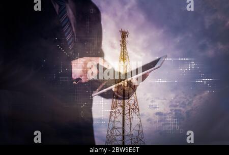 Mit Wolke und blauem Himmel Stockfoto