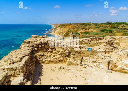 Herzliya, Israel - 27. Mai 2020: Blick auf die Kreuzritterfestung, im Apollonia Nationalpark (Tel Arsuf), Herzliya, Israel Stockfoto