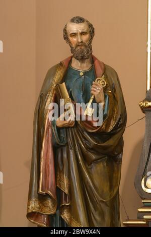 Statue des heiligen Petrus auf dem Hauptaltar der Klarissenkirche in Zagreb, Kroatien Stockfoto