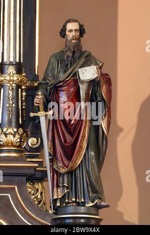 Statue des heiligen Paulus auf dem Hauptaltar der Klarissenkirche in Zagreb, Kroatien Stockfoto