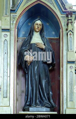Statue der heiligen Margarete Maria Alacoque am Altar des Heiligsten Herzens Jesu in der Kirche des heiligen Rochus in Luka, Kroatien Stockfoto