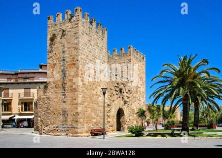 Stadttor Porta de Xara in Alcudia, Mallorca, Balearen, Spanien, Europa Stockfoto