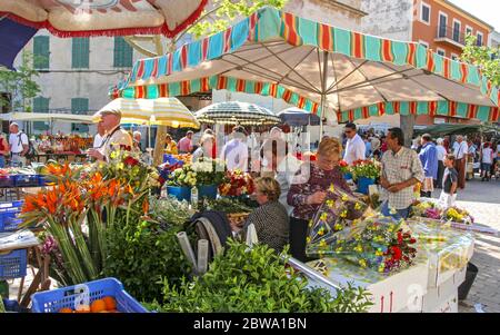 Wochenmarkt in Alcudia, Mallorca, Balearen, Spanien, Europa Stockfoto