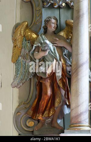 St. Raphael die Erzengel-Statue auf dem Altar des Heiligen Erzengels Michael in der Kirche der Heiligen Katharina von Alexandria in Samarica, Kroatien Stockfoto