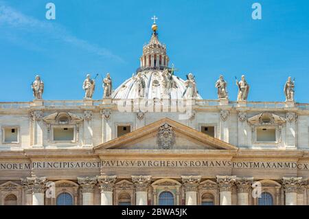 Rom, Vatikan / Italien - 4. Mai 2015: Petersdom in Vatikanstadt in Rom, Italien Stockfoto