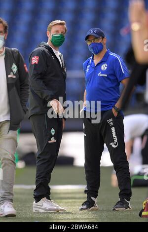 Veltins Arena Gelsenkirchen Deutschland, 30.5.2020, Fußball: Bundesliga Saison 2019/20 Spieltag 29, Schalke 04 (S04, blau) gegen Werder Bremen (BRE, weiß) - Trainer Florian KOHFELDT (BRE, links) und Trainer David Wagner (S04) . Aufgrund der Corona-Virus-Pandemie werden alle deutschen Ligaspiele in leeren Stadien ohne Zuschauer gespielt. Foto: AnkeWaelischmiller/SVEN SIMON/ Pool/kolvenbach NUR REDAKTIONELLE VERWENDUNG # die DFL-Bestimmungen verbieten die Verwendung von Fotos als Bildsequenzen und/oder quasi-Video # # Nationale und internationale Nachrichtenagenturen HERAUS # Stockfoto