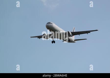 Paris, Frankreich – 12. Mai 2012: Airbus A320-214 von Air France landete auf dem Flughafen Orly, Paris, Frankreich. Stockfoto