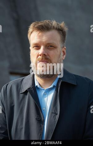 Warschau, Masowien, Polen. Mai 2020. Präsidentschaftskandidat ROBERT BIEDRON während der Pressekonferenz auf der Swietokrzyski-Brücke Warsaw.in das Bild: ADRIAN ZANDBERG Quelle: Hubert Mathis/ZUMA Wire/Alamy Live News Stockfoto