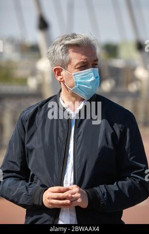 Warschau, Masowien, Polen. Mai 2020. Präsidentschaftskandidat ROBERT BIEDRON während der Pressekonferenz auf der Swietokrzyski-Brücke Warsaw.in das Bild: ROBERT BIEDRON Quelle: Hubert Mathis/ZUMA Wire/Alamy Live News Stockfoto