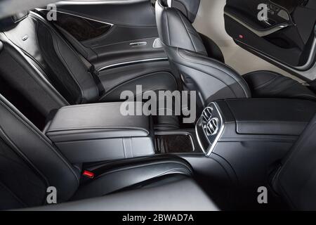 Passagierkabine im Luxuswagen Stockfoto