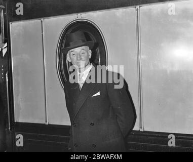 Lord Mayor of London, Sir George Broadbridge, in Victoria Station, London. 16 Dezember 1937 Stockfoto