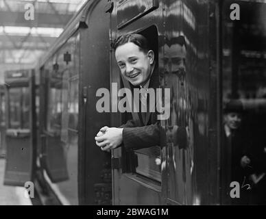 Ein Waterloo , bei der Abreise für die Tour durch Südafrika und Neuseeland Horace Lindrum , der Snooker-Spieler 30 März 1939 Stockfoto