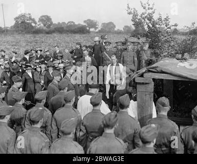 Die Beerdigung der Zeppelincrew in der Potter Bar. Oktober 1916 Stockfoto