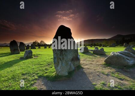 Silhouette Ansicht von Castlerigg Steinkreis im Abendlicht. Keswick, Lake District National Park, England, Großbritannien. Stockfoto