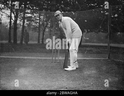 Oxford University Cricket Club Practice C H Knott ( Brasenose ) . 30. April 1923 Stockfoto