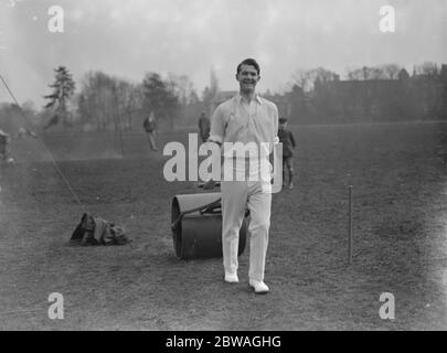 Oxford University Cricket Club Praxis P C Kingsley, das Team Kapitän zieht die Rolle. 30. April 1923 Stockfoto