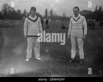 Oxford University Cricket Club Praxis Links ist M Patten und rechts ist B H Lyon . 30. April 1923 Stockfoto