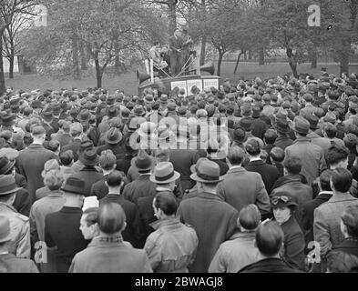 Die Kinematographen-Betreiber streiken. Massentreffen, die von der Gewerkschaft der Elektrogewerkschaft in Marble Arch aufgerufen. 21. April 1938 Stockfoto