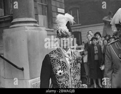 Mamoru Shigemitsu, der neu ernannte japanische Botschafter, geht zum König. November 1938 Stockfoto