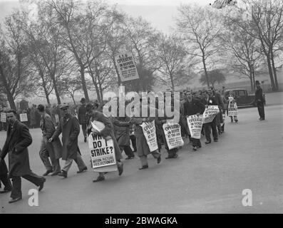 Die Kinematographen-Betreiber streiken. Massentreffen, die von der Gewerkschaft der Elektrogewerkschaft in Marble Arch aufgerufen. 21. April 1938 Stockfoto