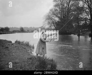 Lachsfischen auf dem Wye in Hampton Bishop. 30. September 1922 Stockfoto