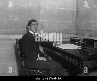 Sohn des Prinzen in der Botschaft Herr Iyesasa Tokugawa , der gerade seine Aufgaben als neuer erster Sekretär der japanischen Botschaft übernommen hat. Er ist der Sohn von Prinz Tokugawa, der der Chef von Japan auf der Washington Konferenz am 28. September 1921 war Stockfoto