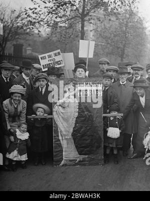 Mütter marschieren zum Hyde Park, um gegen 6-D-Milch zu protestieren 21. Oktober 1916 Stockfoto