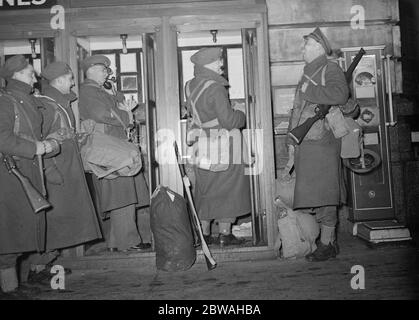 ' Leave ' Szenen in Victoria die Telefonzellen waren sehr gefragt 3. Februar 1940 Stockfoto