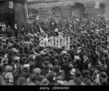 Oberbürgermeister spricht bei einer Rekrutierungstreffen im Herrenhaus, der offiziellen Residenz des Oberbürgermeisters 1915 Stockfoto