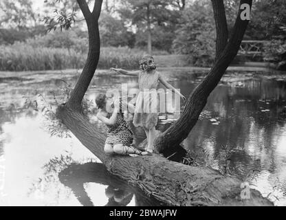 Die Schüler von Miss Italia Conti Proben für die Theatergartenparty am 23. Juli 1920 Stockfoto