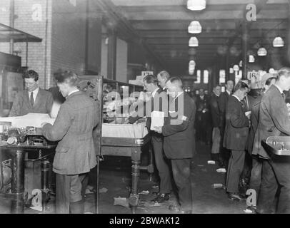 Weihnachten in der Allgemeinen Post , Umgang mit den Paketen am Mount Pleasant 18 Dezember 1921 Stockfoto