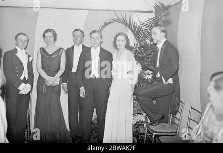 New Forest United Jagdball in Brockenhurst . Herr Milnes Gaskell , Frau Penelope Whitaker , Herr John Glyn , Hon George Dawnay . 1932 Stockfoto