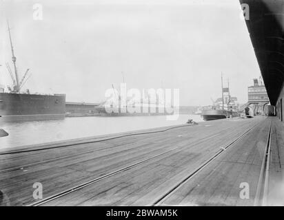 RMS Mauretania und die RMS Ascania Ozeanschiffe, die vom britischen Cunard Liner im Hafen vom 21. August 1928 betrieben werden Stockfoto