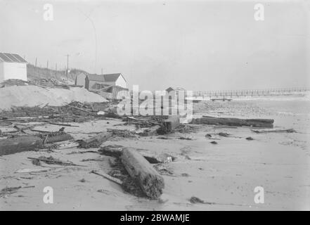 Das Wrack der Badehütten in Littlehampton nach dem Großen Sturm . 1925 Stockfoto