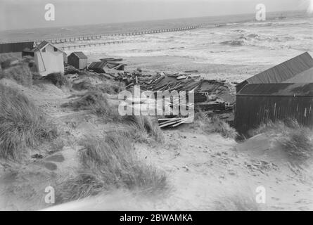 Das Wrack der Badehütten in Littlehampton nach dem Großen Sturm . 1925 Stockfoto