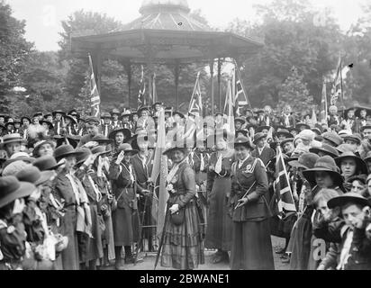 Kundgebung der Londoner Girl Guides im Battersea Park Miss Agnes Baden Powell Stockfoto