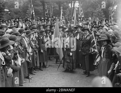 Rallye von London Girl Guides im Battersea Park . Lord Meath, Frau Agnes Baden Powell und die Frau des japanischen Botschafters Stockfoto