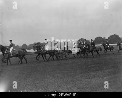 Der König und die Königin kommen bei den Royal Ascot Races am 12. Juni 1921 an Stockfoto