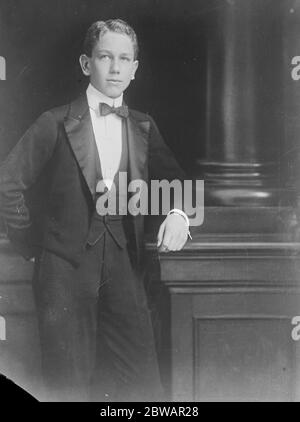 Königlicher Prinz als Butler der Ex-Erzherzog Albrecht von Österreich, einziger Sohn des Ex-Erzherzog Friedrich, der nach dem Volksblatt nun als Butler tätig war 2. September 1922 Stockfoto