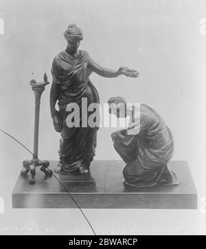 Die Prinzessin Mary Trophy in Bronze , für Mädchen öffnen Golf-Meisterschaft zu spielen 17. 18. September bei Stoke Poges September 1919 Stockfoto