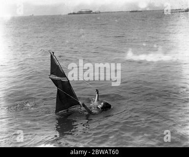 Die menschliche Yacht, das neue Seaside-Schiff in Clacton gesehen - auf - Meer, Essex. 20 Juli 1921 Stockfoto