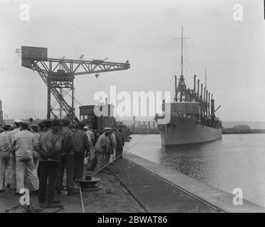 American Navy Collier ' Jason ' Als Weihnachtsmann Schiff Plymouth 1918 Stockfoto