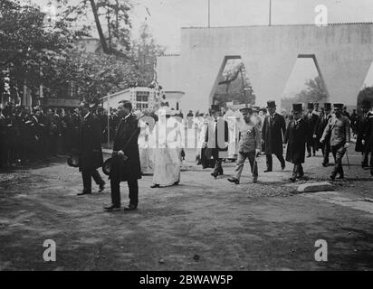 Japanische Kronprinz ' s Braut wählen, Neues Bild aus Tokio die Kaiserin von Japan (links) Besuch der Friedensausstellung in Tokio. Dieses Foto ist gerade erst am 5. Oktober 1922 in London angekommen Stockfoto