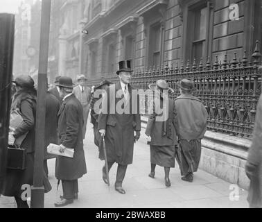 Privater Aussichtstag in der Royal Academy. Lord Horns verlassen . 28. April 1922 Stockfoto