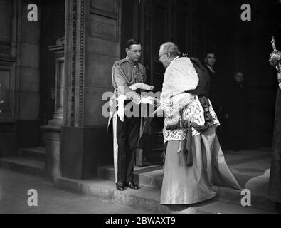 Requiem Messe für den Papst in Westminster Cathedral . Der Herzog von Norfolk und Monseigneur Howlett . 1939 Stockfoto