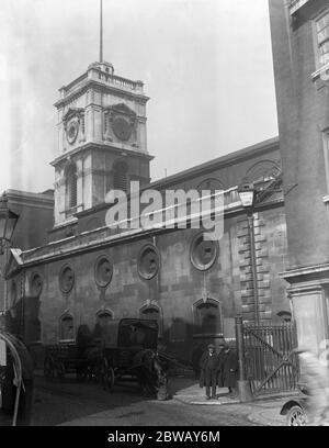 Kirche von St Olave , Tooley Street , London Bridge . Eine der Kirchen der Stadt zum Untergang verurteilt. 1925 Stockfoto