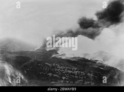 Ätna von Sizilien , Italien jetzt in einem heftigen Ausbruch April 1922 Stockfoto