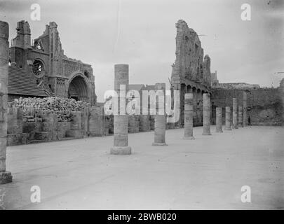 Tuchhalle Ypern in Belgien ( Innere ) aufgeräumt bis zum Denkmal 1922 verlassen werden Stockfoto